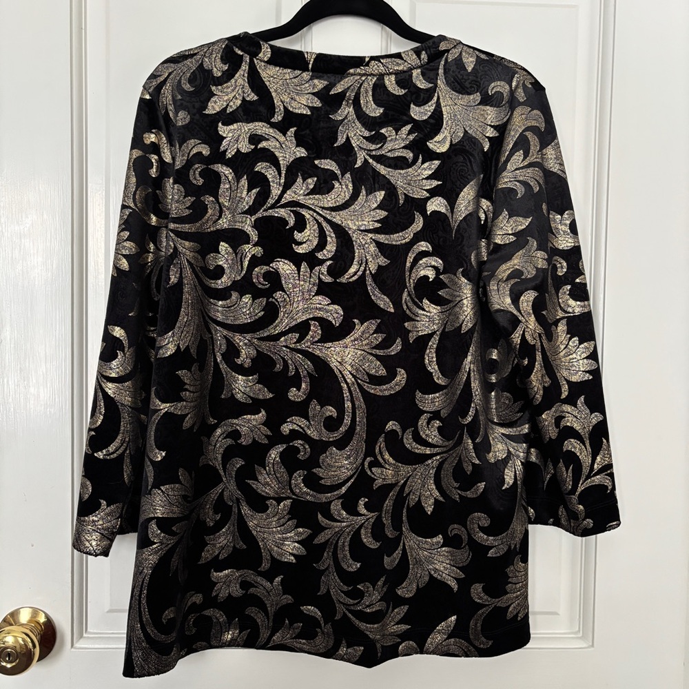 NWOT Chico's Elegant Black and Gold Top - Picture 2 of 7